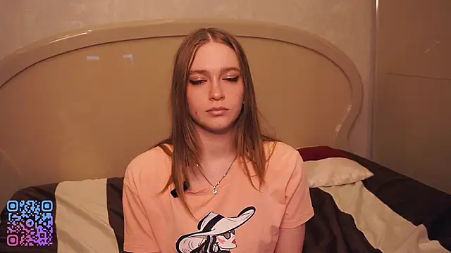 Snapshot of RowenaIanniello chatting on 10, 3, 2026 RowenaIanniello online show from 10, 3, 2026