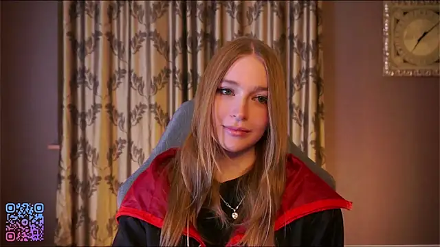 Snapshot of RowenaIanniello chatting on 13, 3, 2026 RowenaIanniello online show from 13, 3, 2026