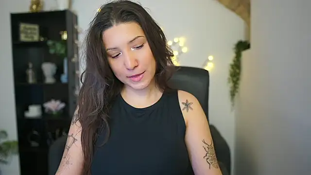 Caylinn18 online show from 6, 2, 2026