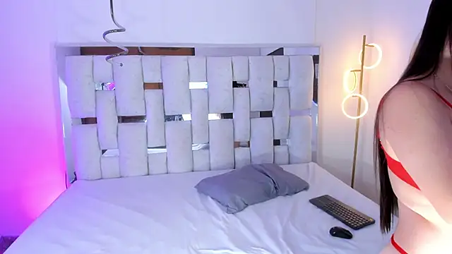 EvelynRouss online show from 6, 2, 2026