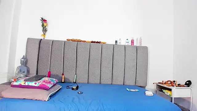 Giselle James online show from 2, 3, 2026