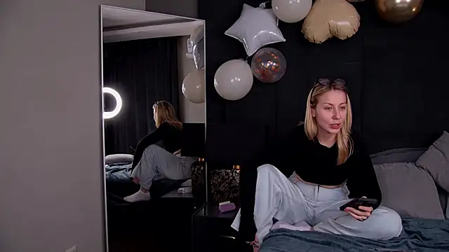 Snapshot of LovelyMiley chatting on 18, 3, 2026 LovelyMiley online show from 18, 3, 2026