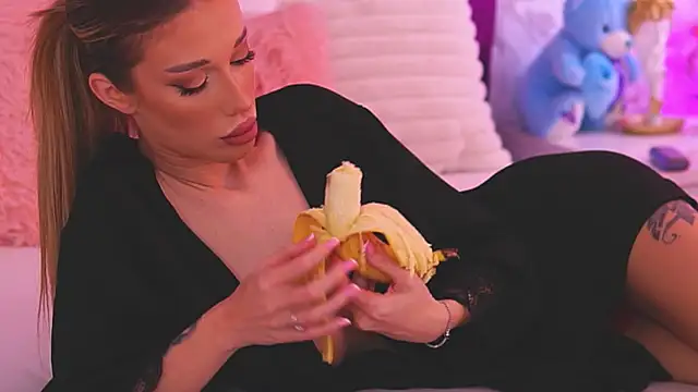 Snapshot of EllinaNuria chatting on 27, 3, 2026 EllinaNuria online show from 27, 3, 2026