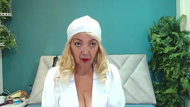 AmelieLux online show from 10, 4, 2026