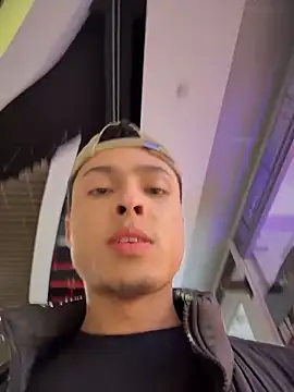 Snapshot of Eros_lee chatting on 17, 3, 2026 Eros lee online show from 17, 3, 2026