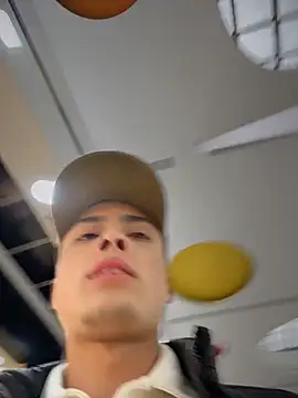 Snapshot of Eros_lee chatting on 24, 3, 2026 Eros lee online show from 24, 3, 2026