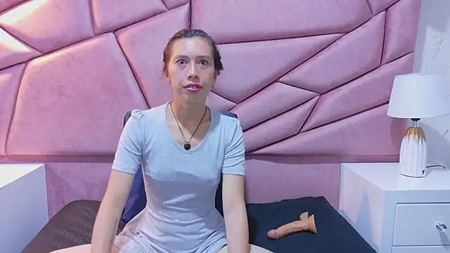 kimberlypink  online show from 15, 2, 2026