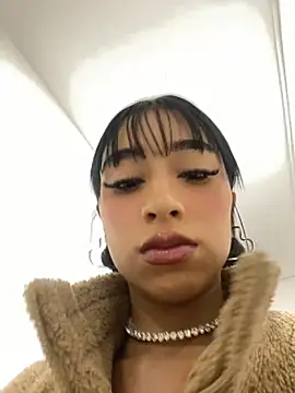 alahia pink online show from 12, 3, 2026