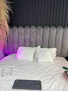 Nanda vixen  online show from 8, 3, 2026