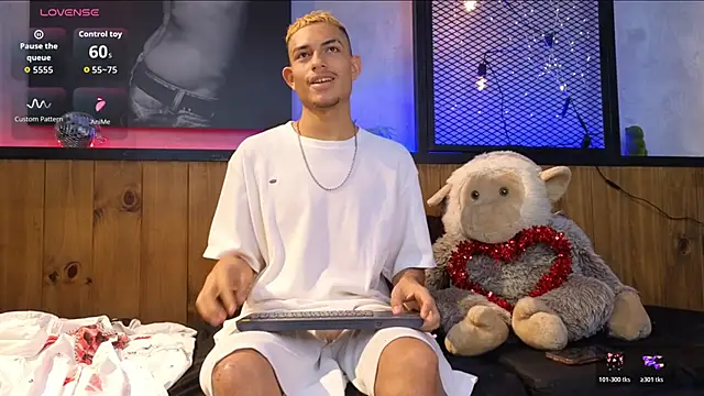 Snapshot of ItsZairen chatting on 15, 2, 2026 ItsZairen online show from 15, 2, 2026