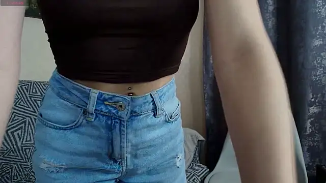 Snapshot of Erinn_Sky chatting on 6, 3, 2026 Erinn Sky online show from 6, 3, 2026