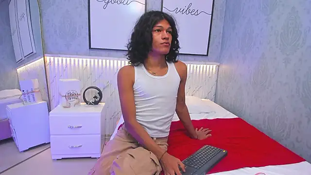 littlesweet18  online show from 12, 2, 2026