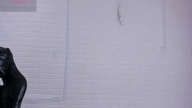 Snapshot of Sara_Love_1 chatting on 14, 3, 2026 Sara Love 1 online show from 14, 3, 2026