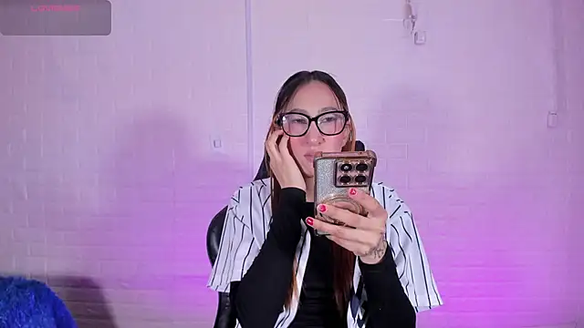 Snapshot of Sara_Love_1 chatting on 25, 3, 2026 Sara Love 1 online show from 25, 3, 2026