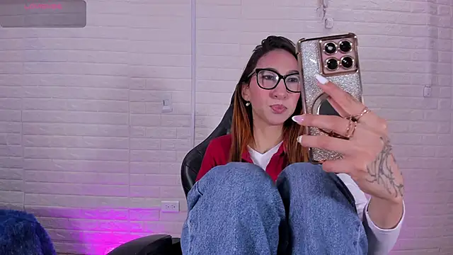 Snapshot of Sara_Love_1 chatting on 26, 3, 2026 Sara Love 1 online show from 26, 3, 2026