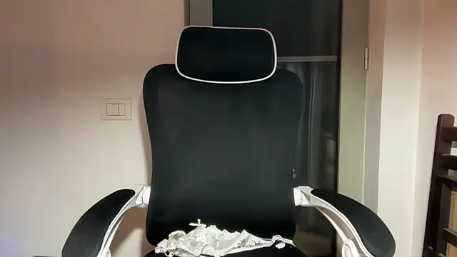 Snapshot of minniebunnyyy chatting on 4, 3, 2026 minniebunnyyy online show from 4, 3, 2026