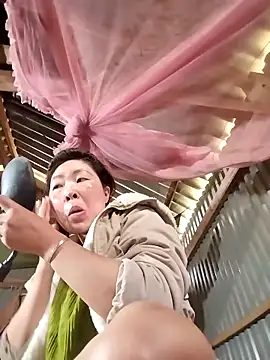 Yiyoongg online show from 27, 2, 2026