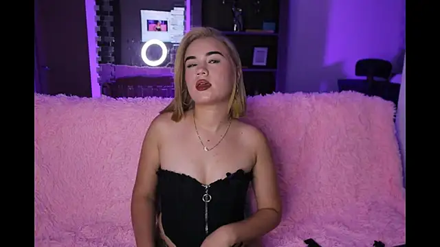 Snapshot of sol-beautty chatting on 10, 4, 2026 sol-beautty online show from 10, 4, 2026