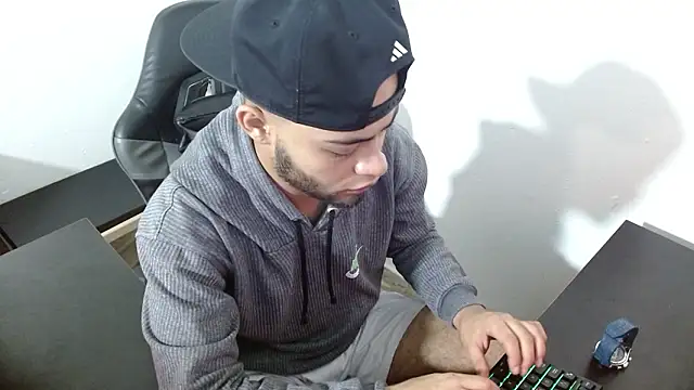 Xanderstone00 online show from 10, 2, 2026