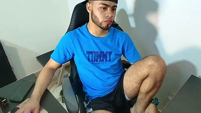 Xanderstone00 online show from 16, 2, 2026