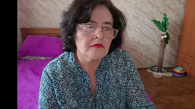 xMaryxAnne online show from 4, 4, 2026