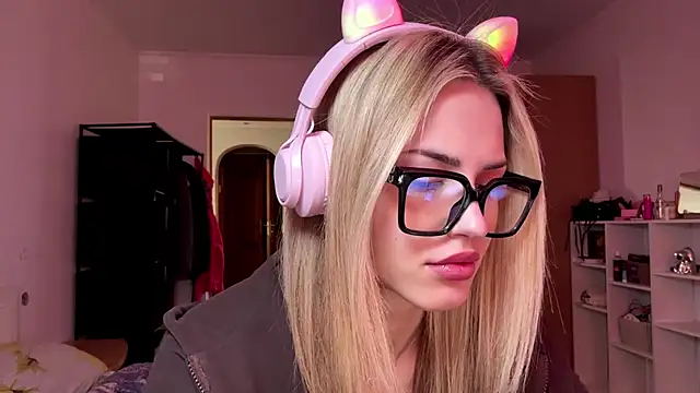 Evva mayy online show from 22, 3, 2026