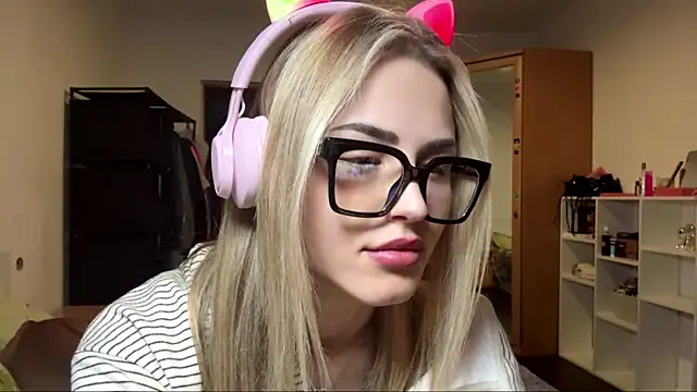 Evva mayy online show from 27, 3, 2026