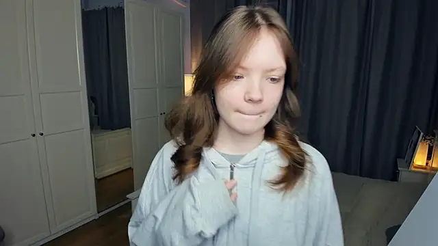 Snapshot of LavenderMitten chatting on 5, 3, 2026 LavenderMitten online show from 5, 3, 2026