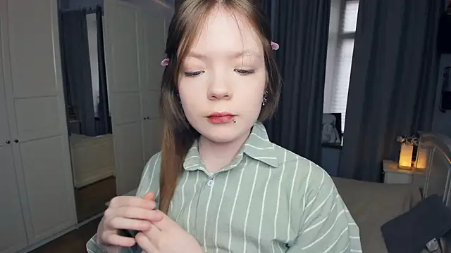 Snapshot of LavenderMitten chatting on 6, 3, 2026 LavenderMitten online show from 6, 3, 2026