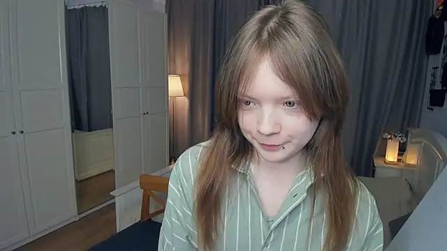 Snapshot of LavenderMitten chatting on 20, 3, 2026 LavenderMitten online show from 20, 3, 2026