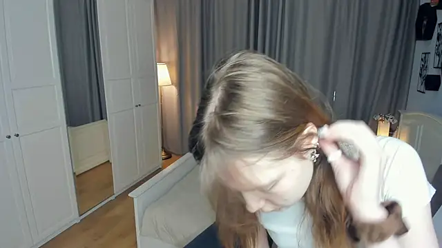 Snapshot of LavenderMitten chatting on 21, 3, 2026 LavenderMitten online show from 21, 3, 2026