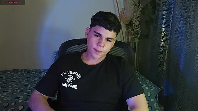 Snapshot of eithan_jonnes chatting on 3, 3, 2026 eithan jonnes online show from 3, 3, 2026