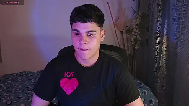 Snapshot of eithan_jonnes chatting on 4, 3, 2026 eithan jonnes online show from 4, 3, 2026