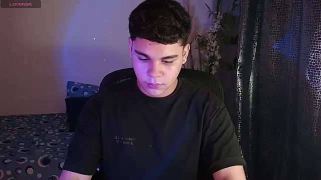 Snapshot of eithan_jonnes chatting on 5, 3, 2026 eithan jonnes online show from 5, 3, 2026