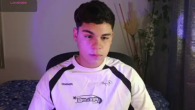 Snapshot of eithan_jonnes chatting on 8, 3, 2026 eithan jonnes online show from 8, 3, 2026