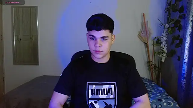 Snapshot of eithan_jonnes chatting on 19, 3, 2026 eithan jonnes online show from 19, 3, 2026