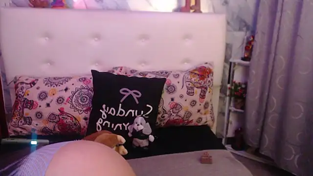 Nicolelewllss online show from 13, 3, 2026