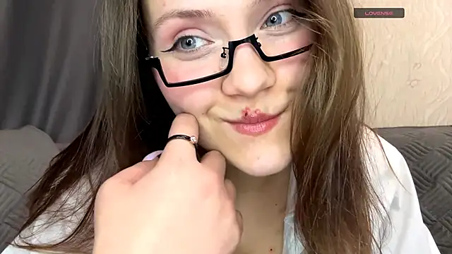 Snapshot of BunnyFleur chatting on 4, 3, 2026 BunnyFleur online show from 4, 3, 2026