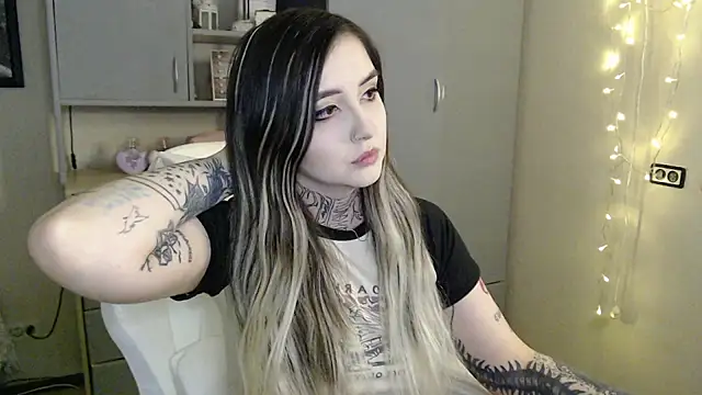 Rin Tozier online show from 29, 3, 2026