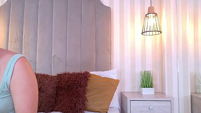 Hana Stone online show from 25, 3, 2026