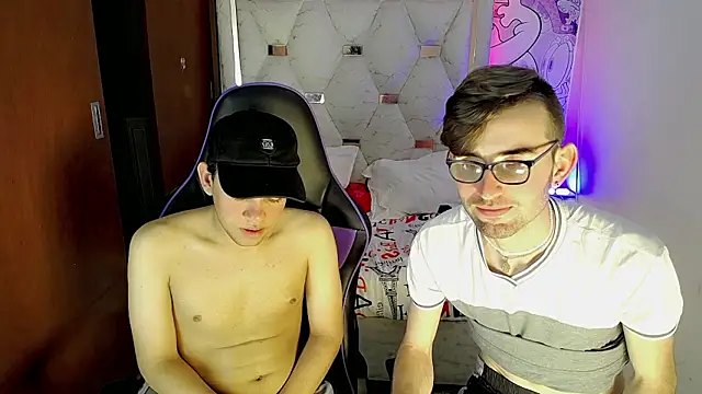 Snapshot of Top_and_bottom chatting on 13, 3, 2026 Top and bottom online show from 13, 3, 2026