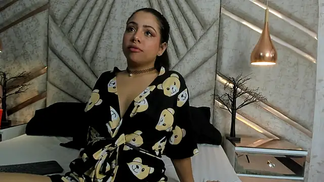 Snapshot of CloheBell chatting on 4, 3, 2026 CloheBell online show from 4, 3, 2026