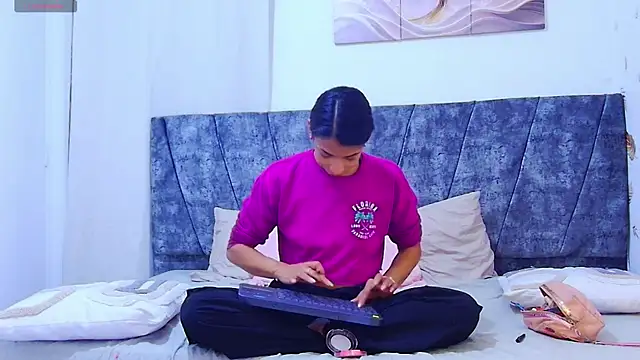 MelanyStone  online show from 11, 4, 2026