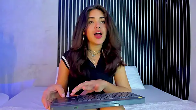 Snapshot of melodyphillips_2_ chatting on 24, 2, 2026 melodyphillips 2 online show from 24, 2, 2026