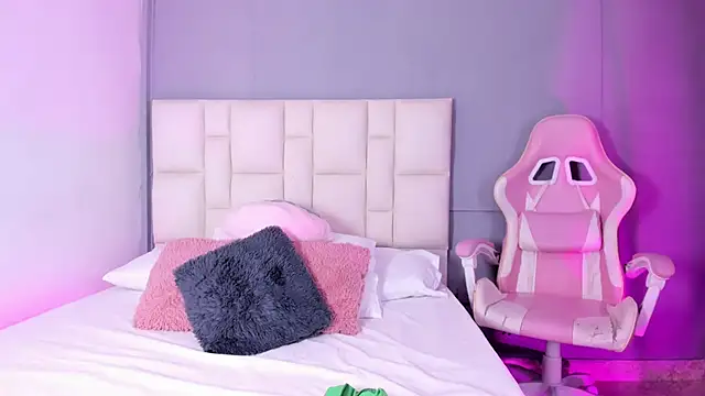 Snapshot of Zaphiro__Sky chatting on 18, 3, 2026 Zaphiro Sky online show from 18, 3, 2026