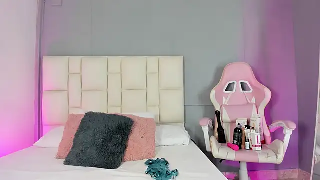 Snapshot of Zaphiro__Sky chatting on 21, 3, 2026 Zaphiro Sky online show from 21, 3, 2026