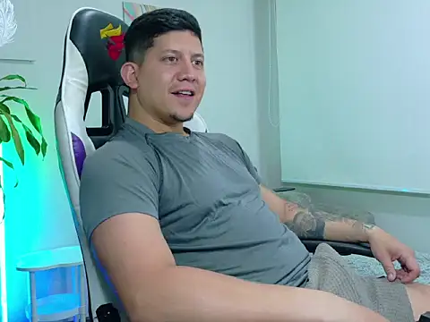 Snapshot of _robertobaggioo chatting on 12, 2, 2026 robertobaggioo online show from 12, 2, 2026