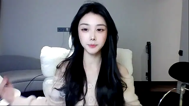 Snapshot of MedeLineayr chatting on 4, 3, 2026 MedeLineayr online show from 4, 3, 2026