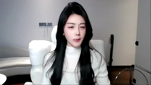 Snapshot of MedeLineayr chatting on 18, 3, 2026 MedeLineayr online show from 18, 3, 2026