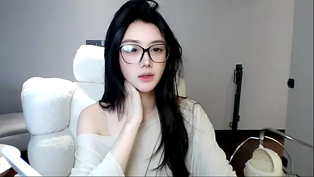 Snapshot of MedeLineayr chatting on 21, 3, 2026 MedeLineayr online show from 21, 3, 2026